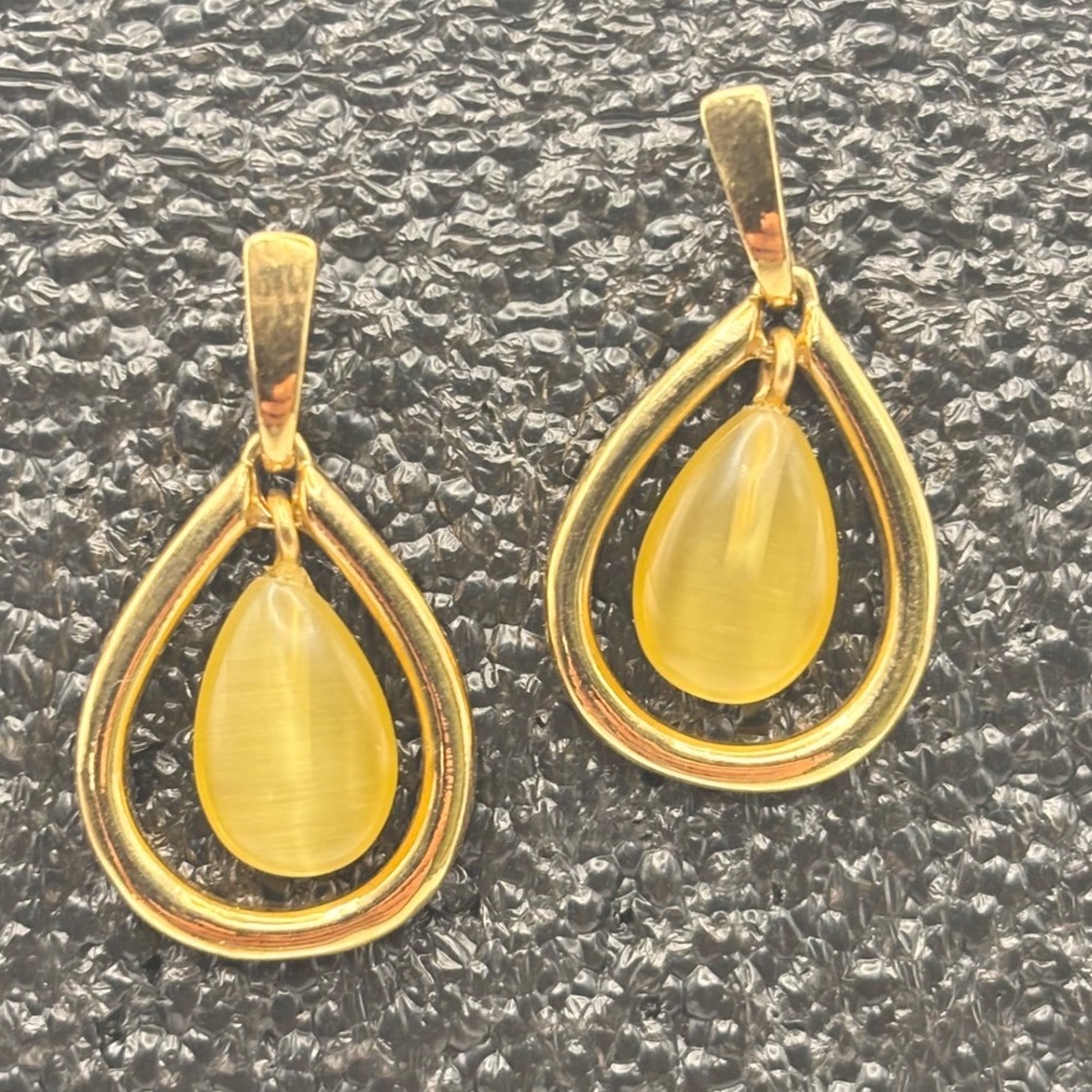 Vintage Gold Tone Cat's‎ Eye Teardrop Drop Earrings 1980s Pear Frame